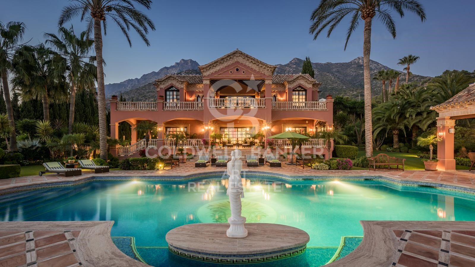 Elegante Villa auf dem Hügel von Sierra Blanca mit Panoramablick auf das Meer, Marbella