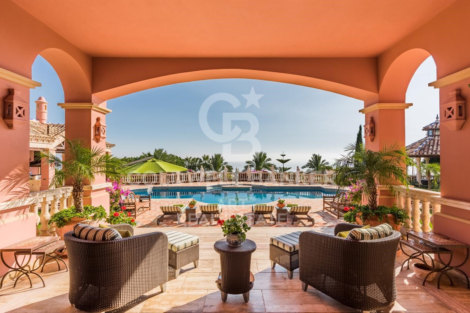 Mansión elegante en lo alto de Sierra Blanca con vistas panorámicas al mar, Marbella