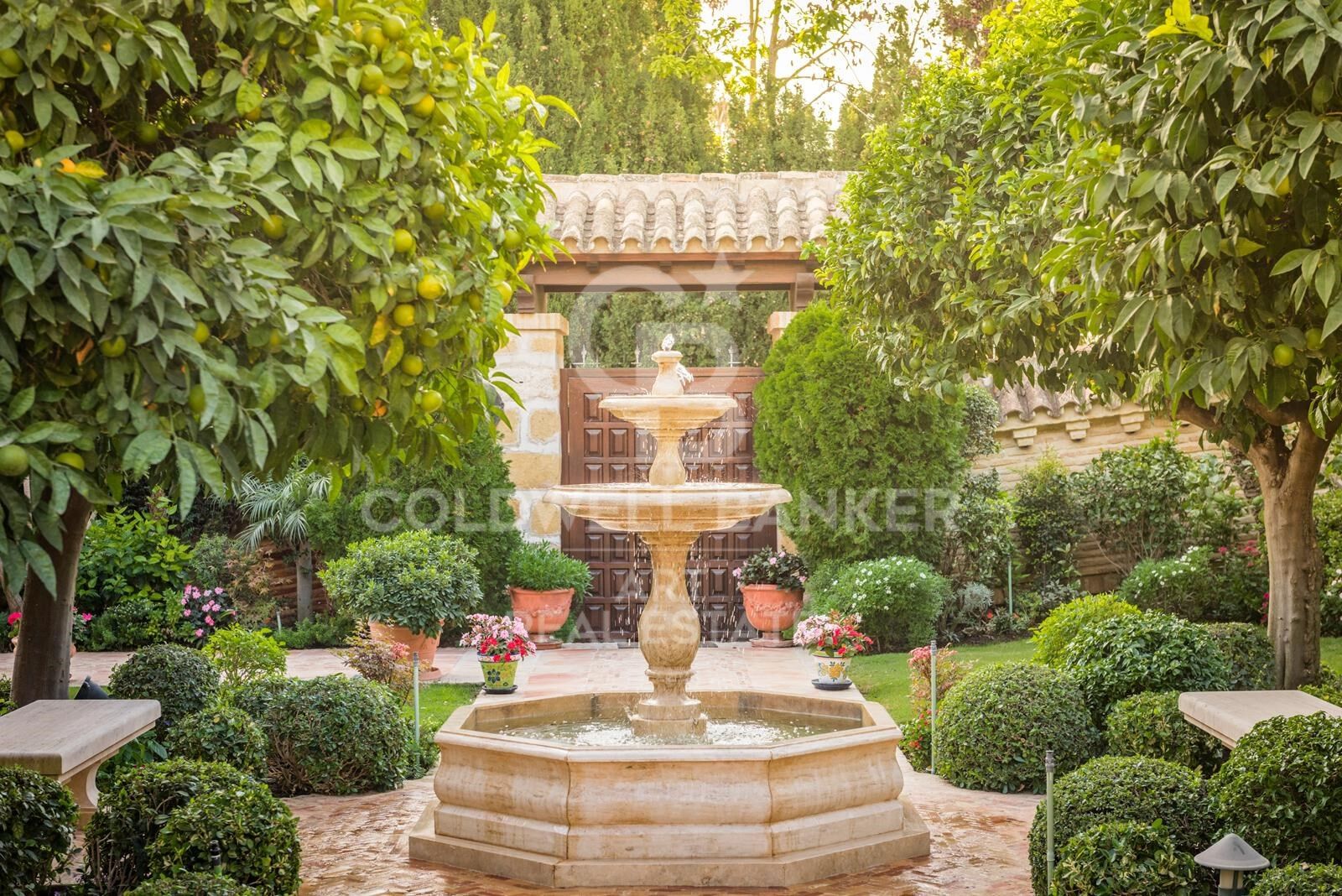 Mansión elegante en lo alto de Sierra Blanca con vistas panorámicas al mar, Marbella