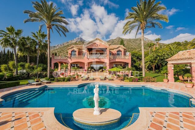 Elegant hilltop mansion with panoramic sea views in Sierra Blanca, Marbella
