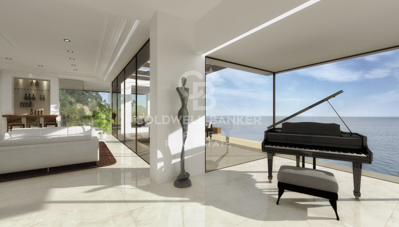 Exclusiva villa en venta al borde del mar situada en Lloret de Mar