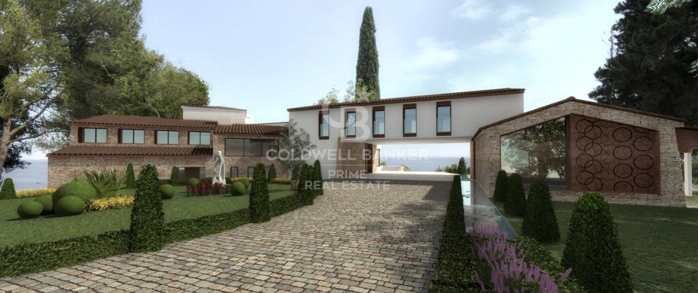 Exclusiva villa en venta al borde del mar situada en Lloret de Mar