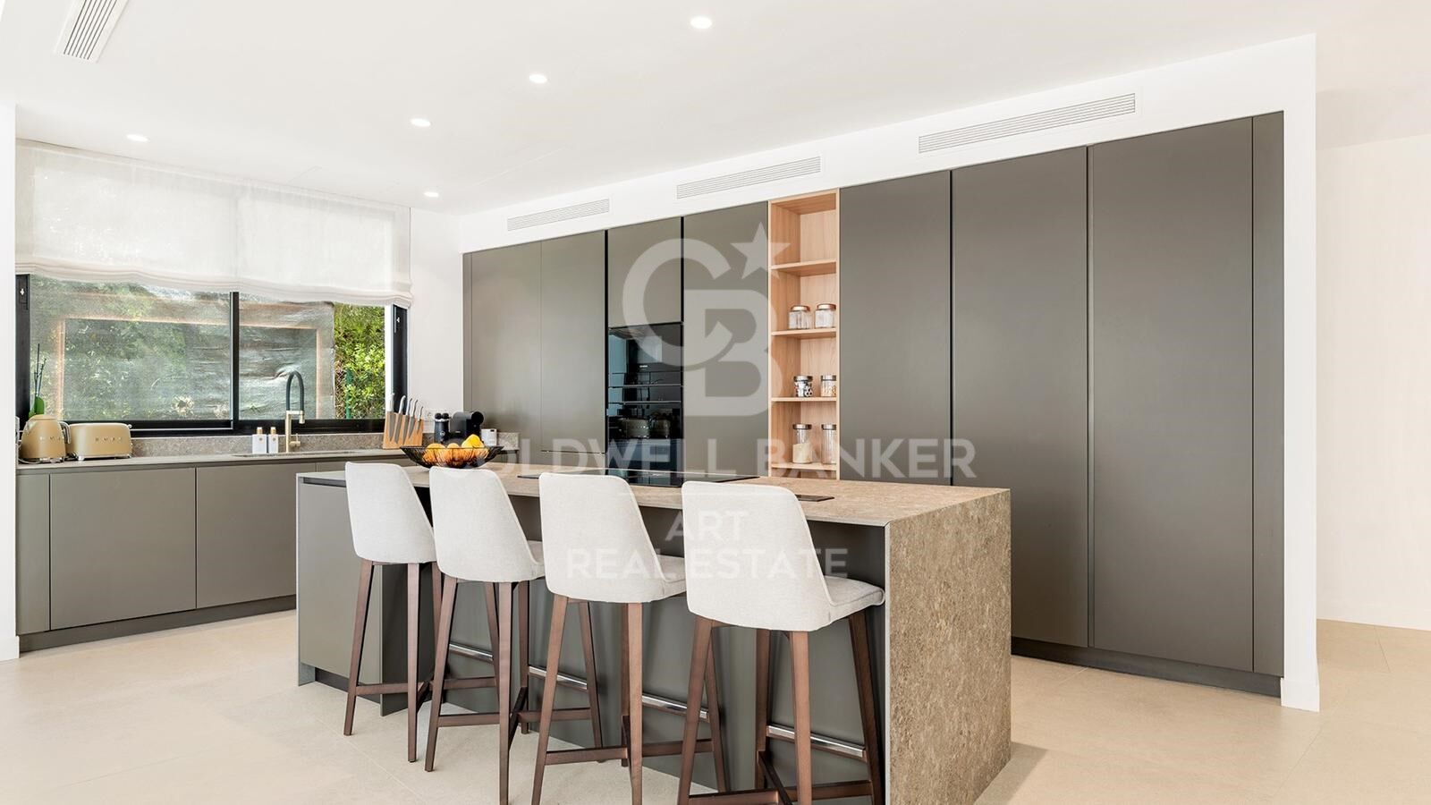 Zeitgemäße Villa mit stilvollem Komfort in Los Naranjos Golf, Nueva Andalucía, Marbella