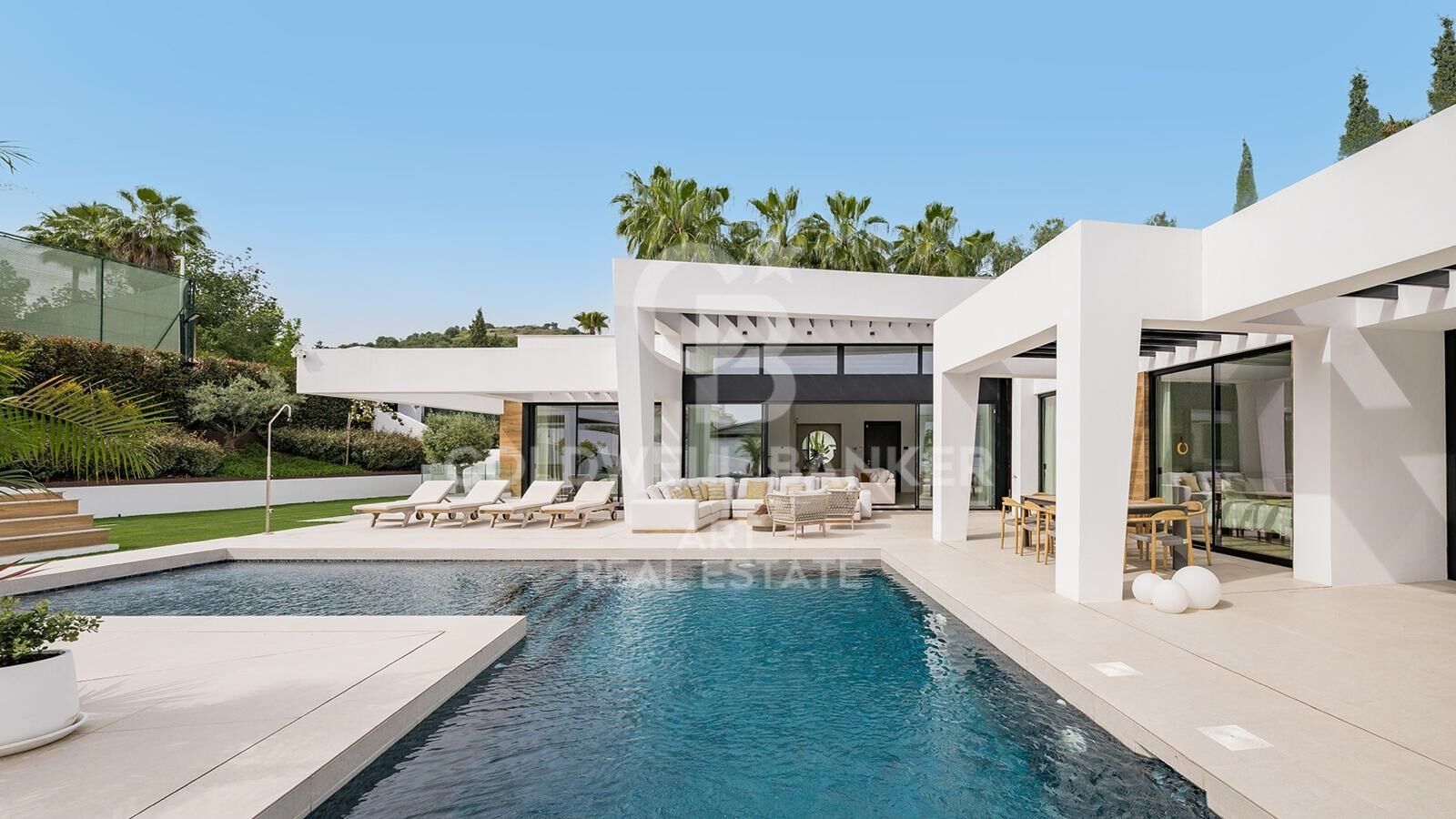 Contemporary villa with stylish comfort in Los Naranjos Golf, Nueva Andalucía, Marbella