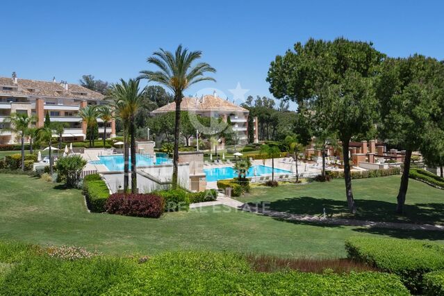 Elegant single-level apartment on Marbella's Golden Mile