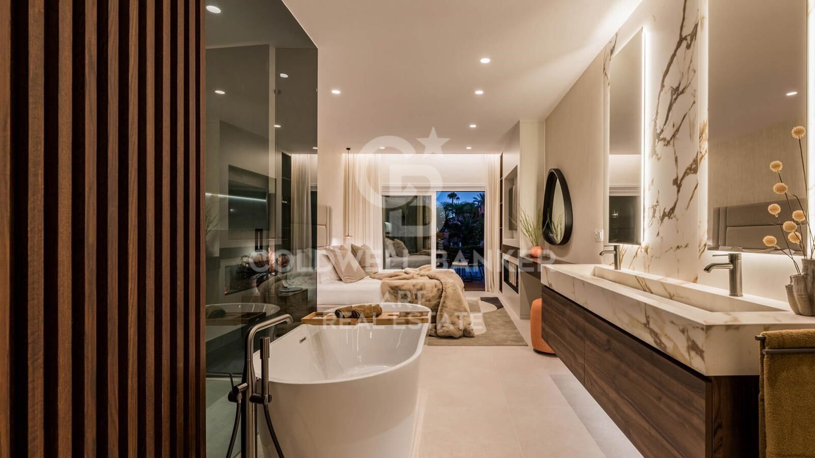 Apartamento elegante en planta baja junto a la playa en Torre Bermeja, Estepona