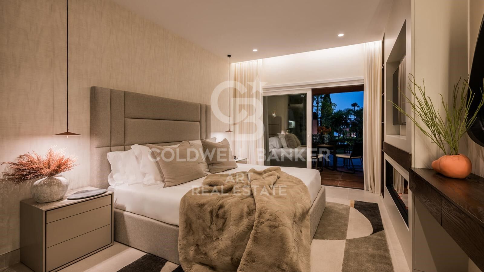 Apartamento elegante en planta baja junto a la playa en Torre Bermeja, Estepona