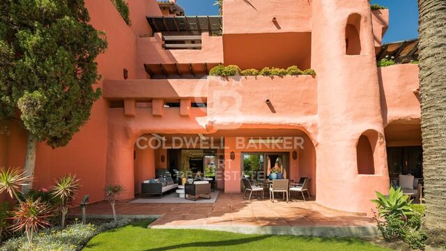 Elegant beachside garden apartment in Torre Bermeja, Estepona