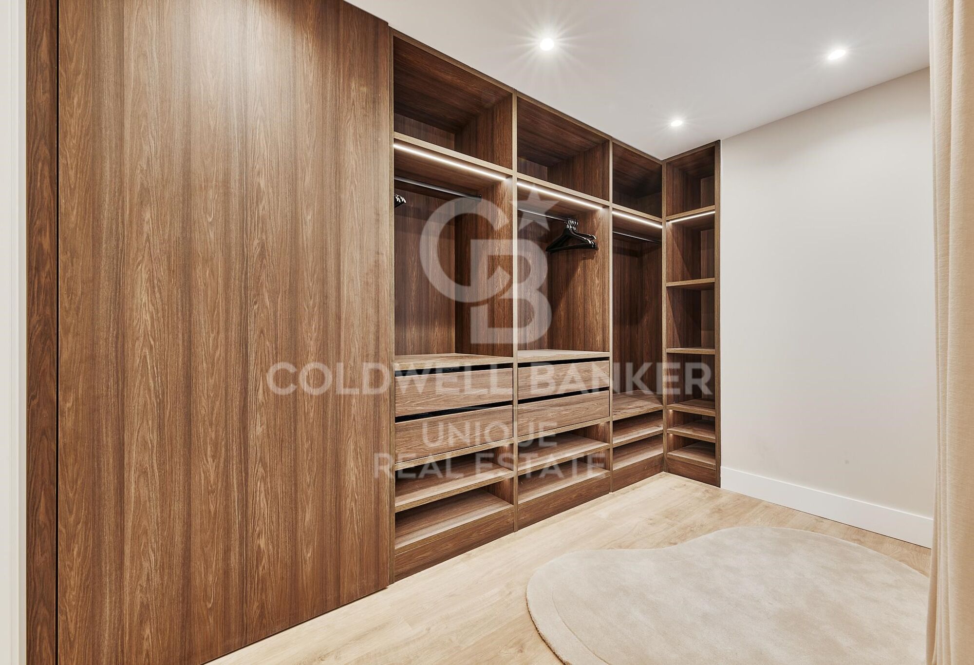 Brand new flat with 3 bedrooms balcony, garage and storage room in Castellana, Madrid