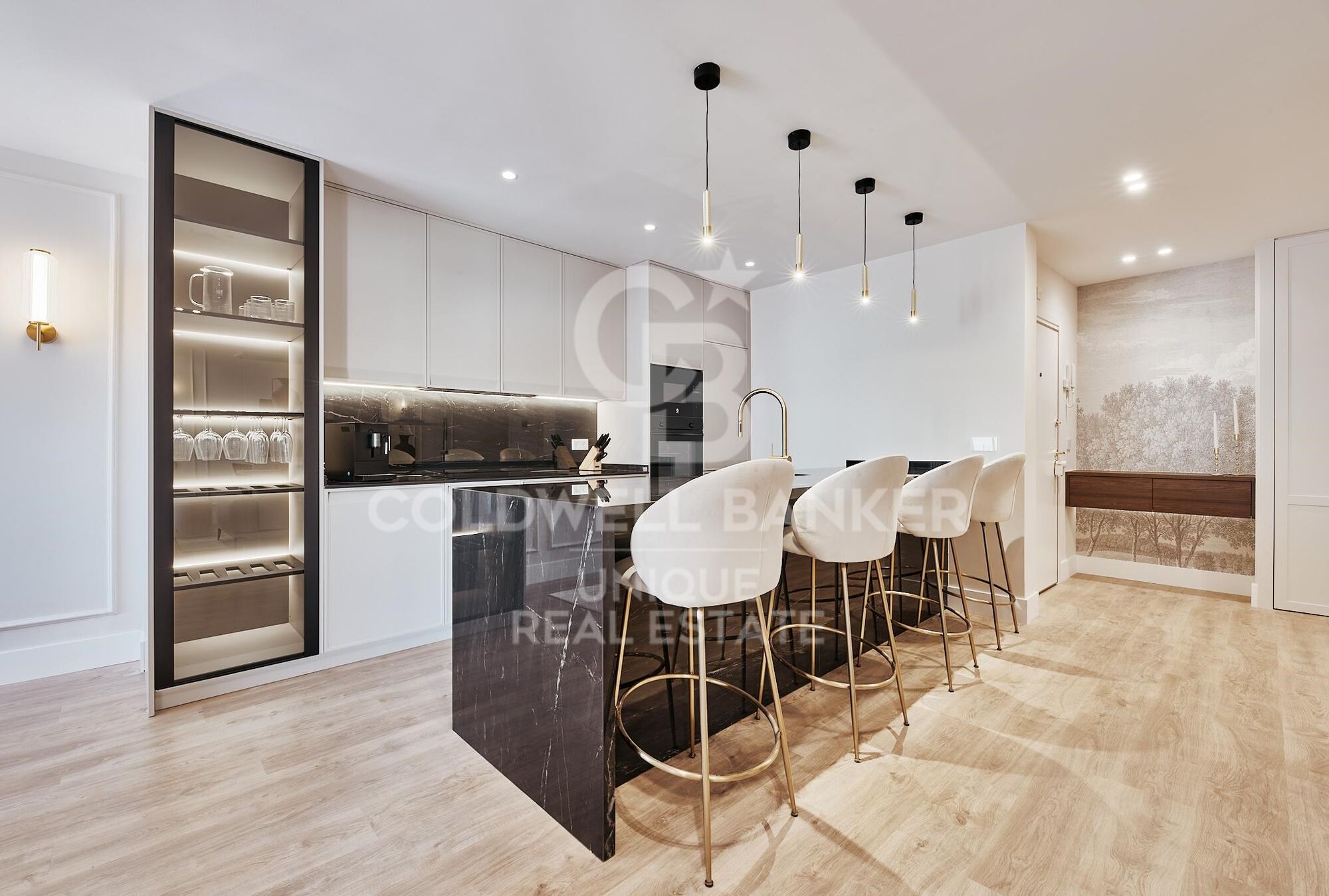 Brand new flat with 3 bedrooms balcony, garage and storage room in Castellana, Madrid