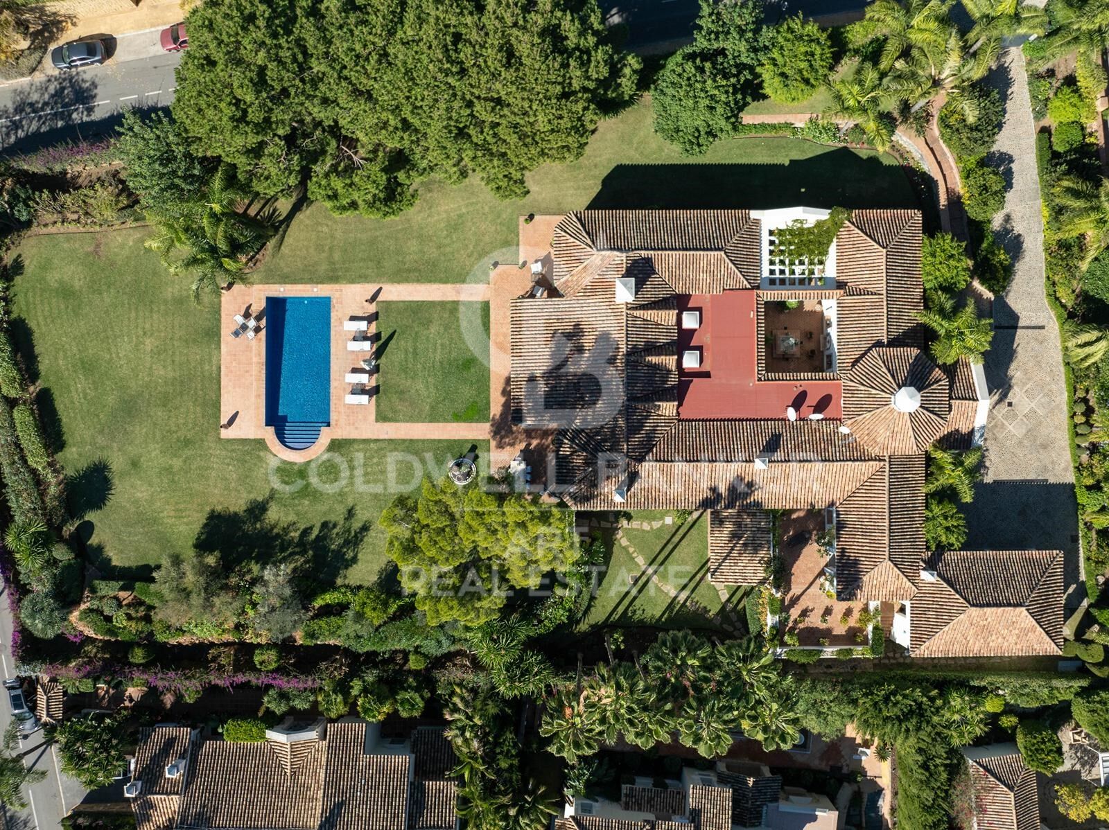 Un sereno oasis de lujo en Altos Reales, Marbella