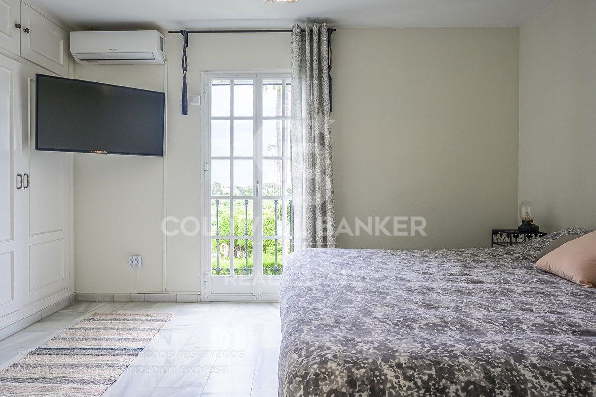 Elegante casa adosada en Bel-Air: comodidad, espacio y vistas al mar en la Nueva Milla de Oro, Estepona