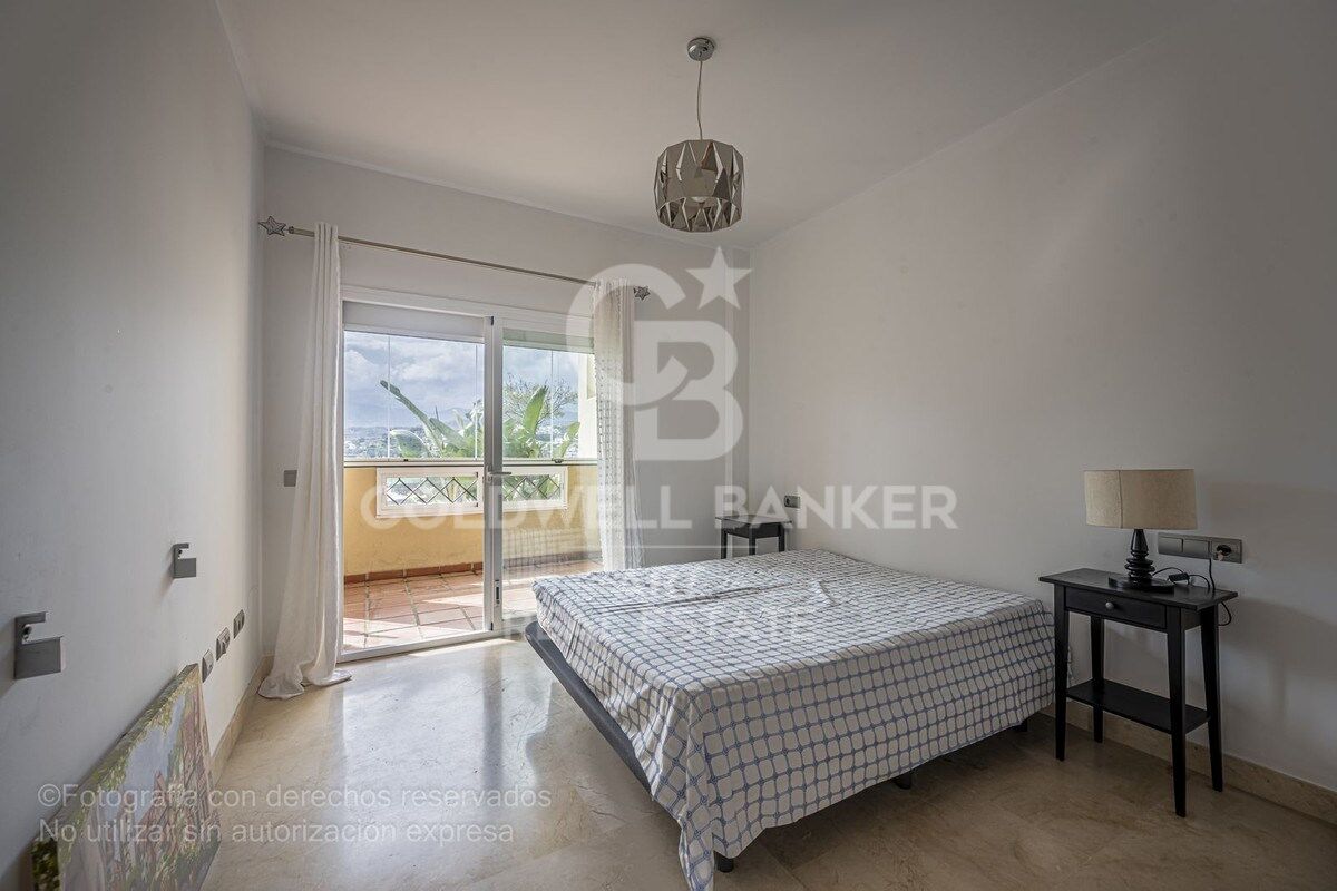 Elegant apartment with spacious terraces near the beach , Estepona, Costa del Sol