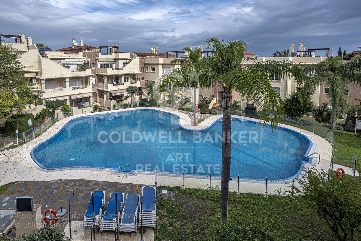 Elegant apartment with spacious terraces near the beach , Estepona, Costa del Sol