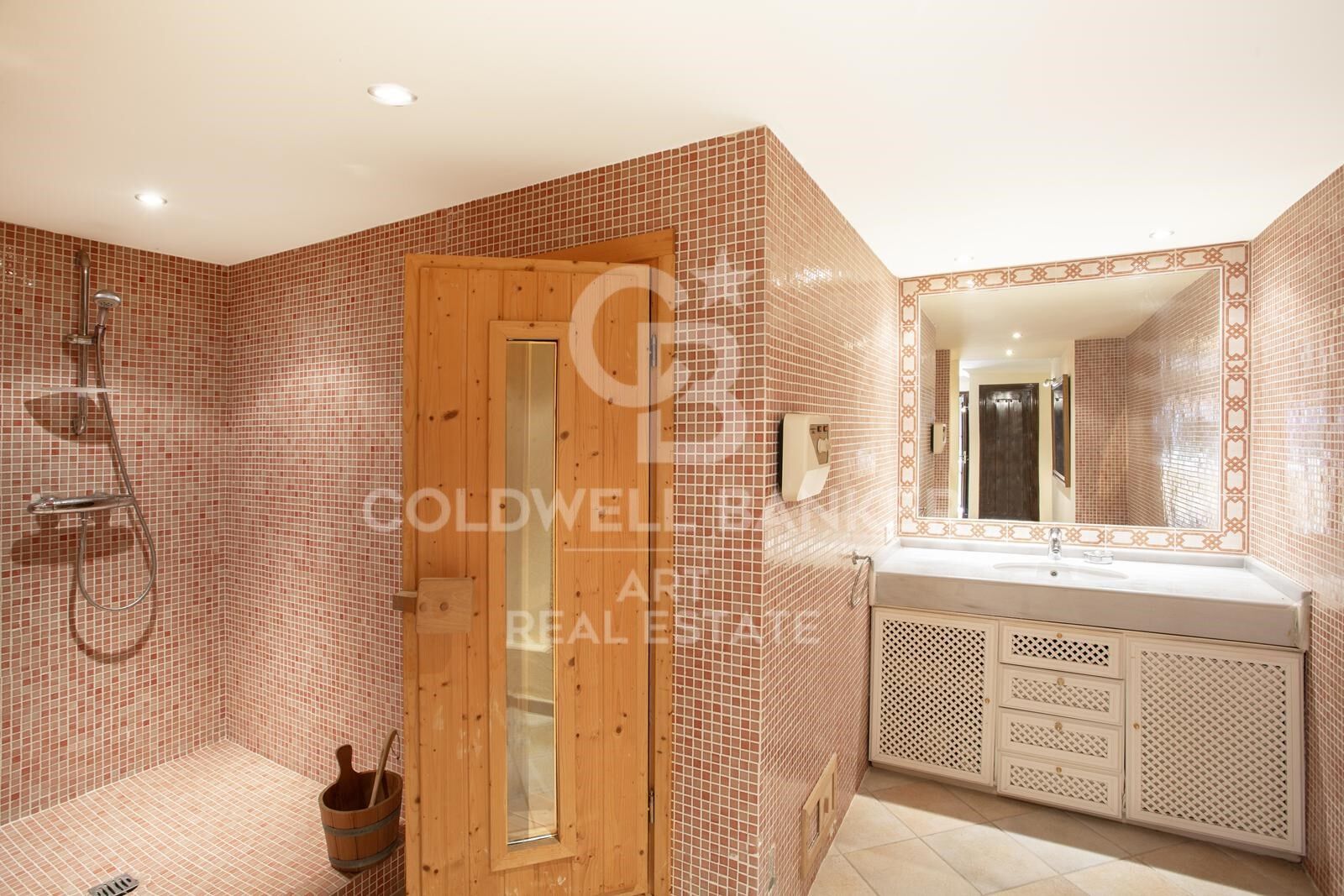 Villa with timeless elegance in the heart of Nueva Andalucía, Marbella