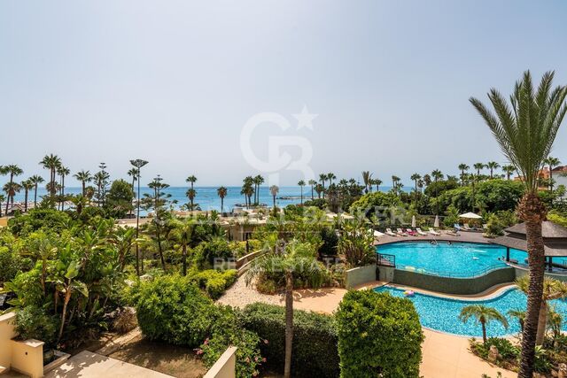 Appartement élégant en bord de mer à Laguna de Banús, Marbella