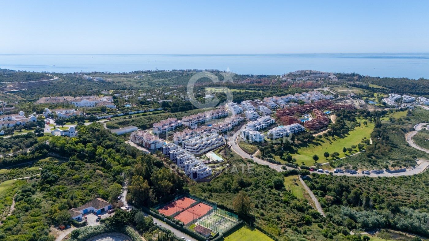 Apartments with views of the Mediterranean in Casares Golf