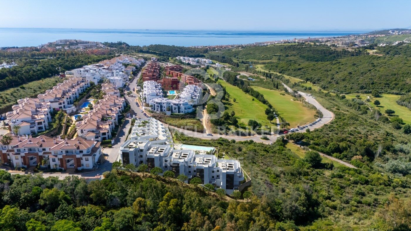 Apartments with views of the Mediterranean in Casares Golf