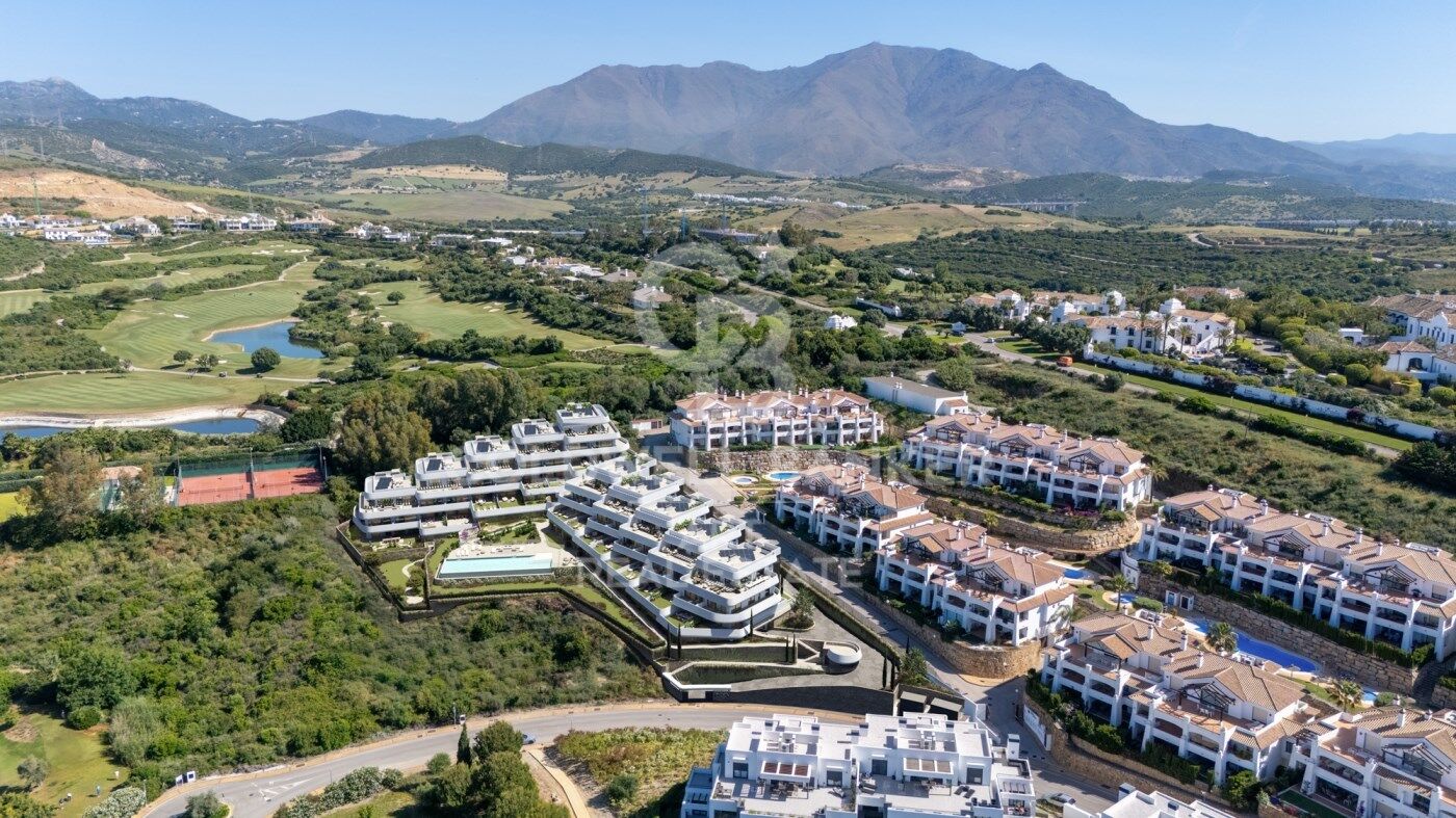 Apartments with views of the Mediterranean in Casares Golf