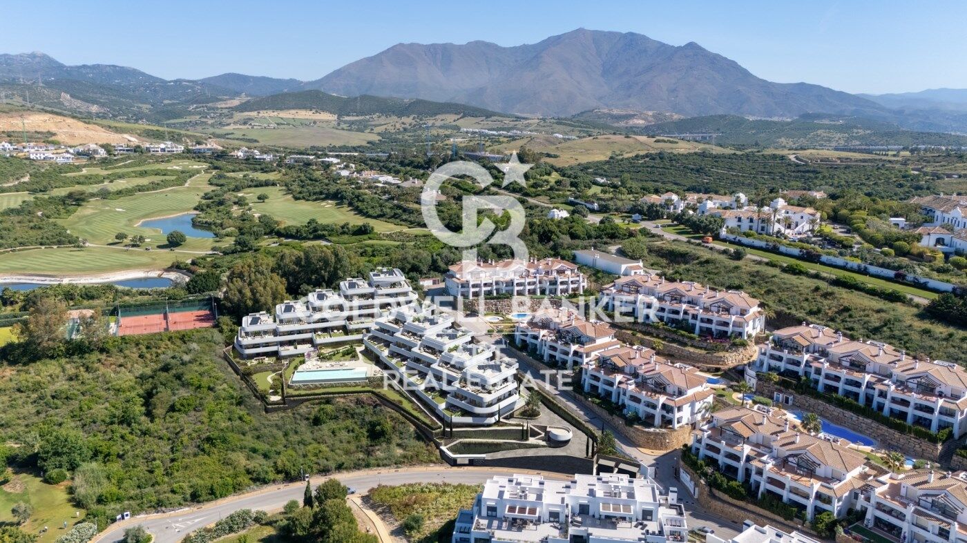Apartments with views of the Mediterranean in Casares Golf