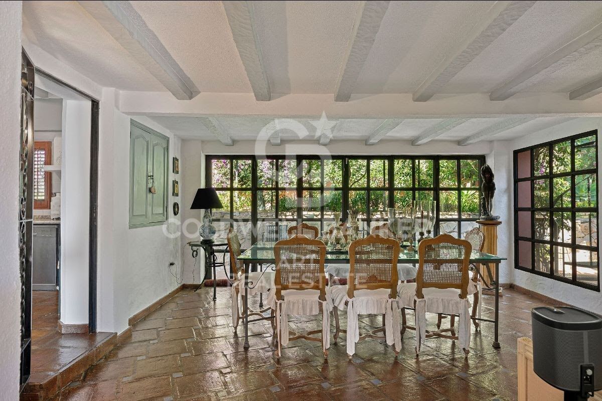 Charmante Villa im andalusischen Stil mit Blick auf La Concha in Las Brisas, Nueva Andalucía, Marbella