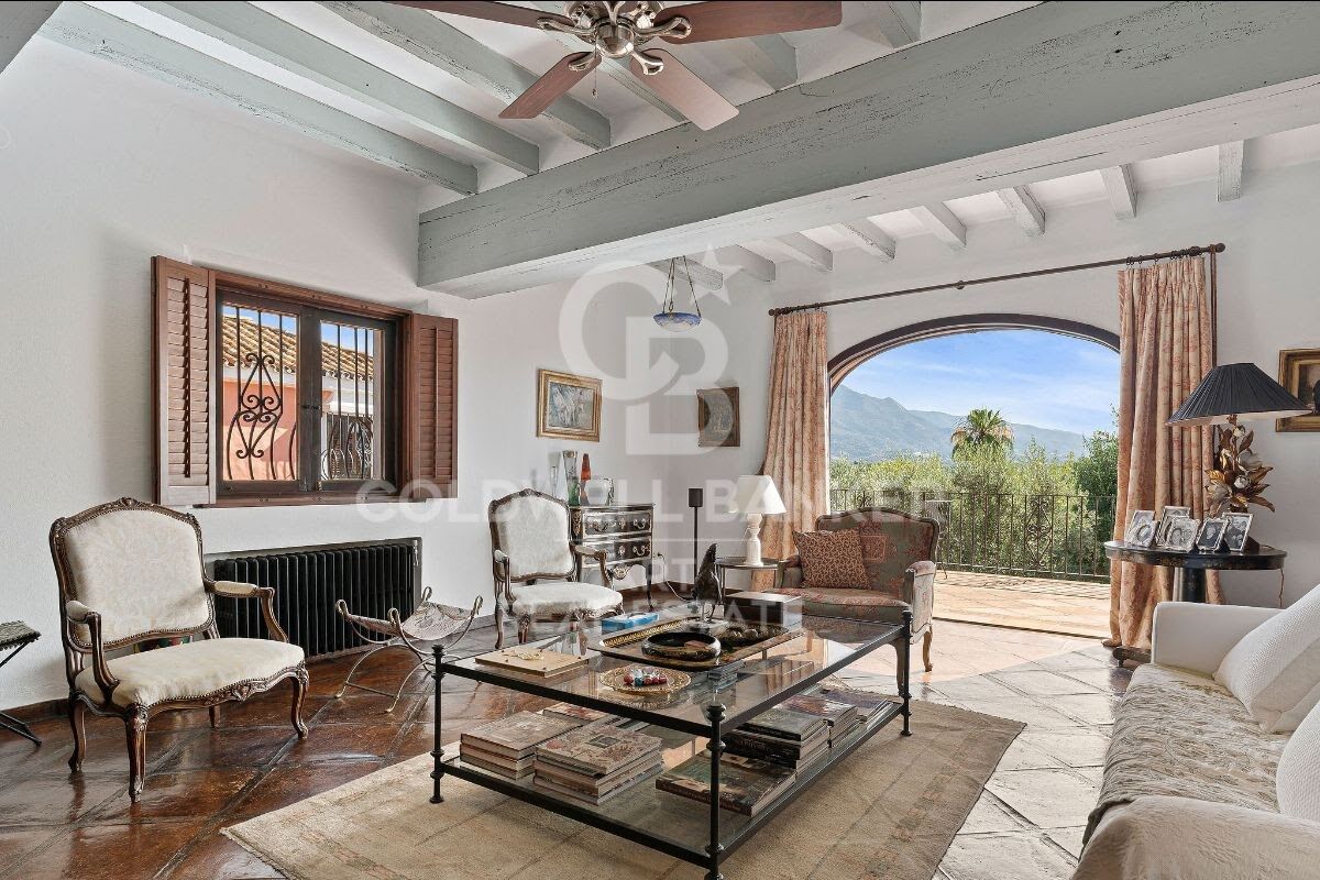 Charmante Villa im andalusischen Stil mit Blick auf La Concha in Las Brisas, Nueva Andalucía, Marbella