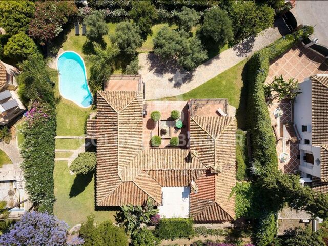 Charmante Villa im andalusischen Stil mit Blick auf La Concha in Las Brisas, Nueva Andalucía, Marbella