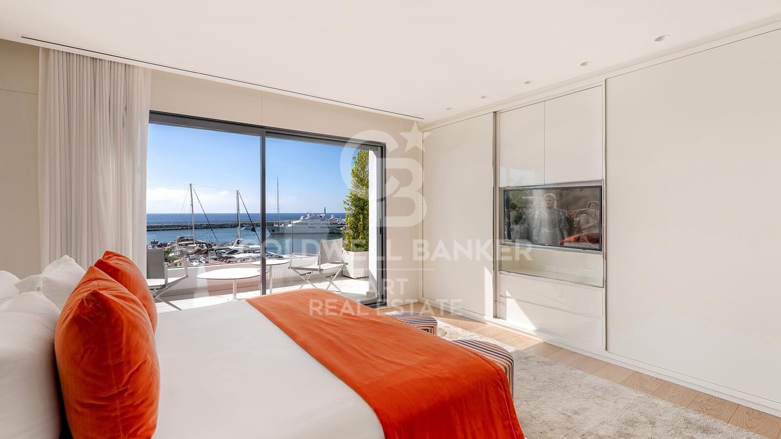 Elegant apartment by the sea in Puerto Banús, Marbella