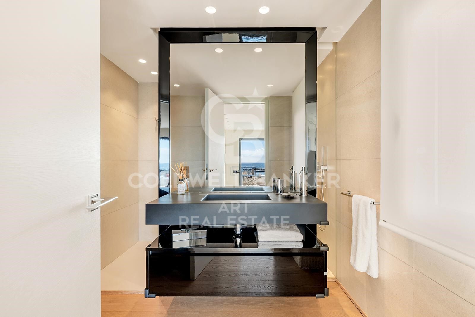 Elegant apartment by the sea in Puerto Banús, Marbella