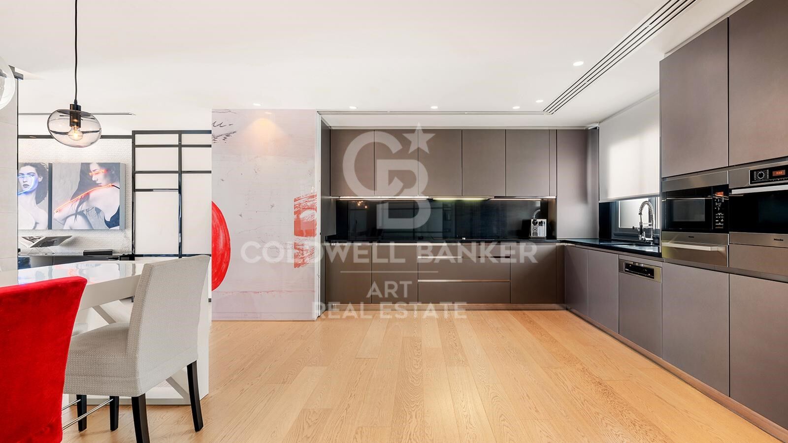 Apartamento elegante junto al mar en Puerto Banús, Marbella