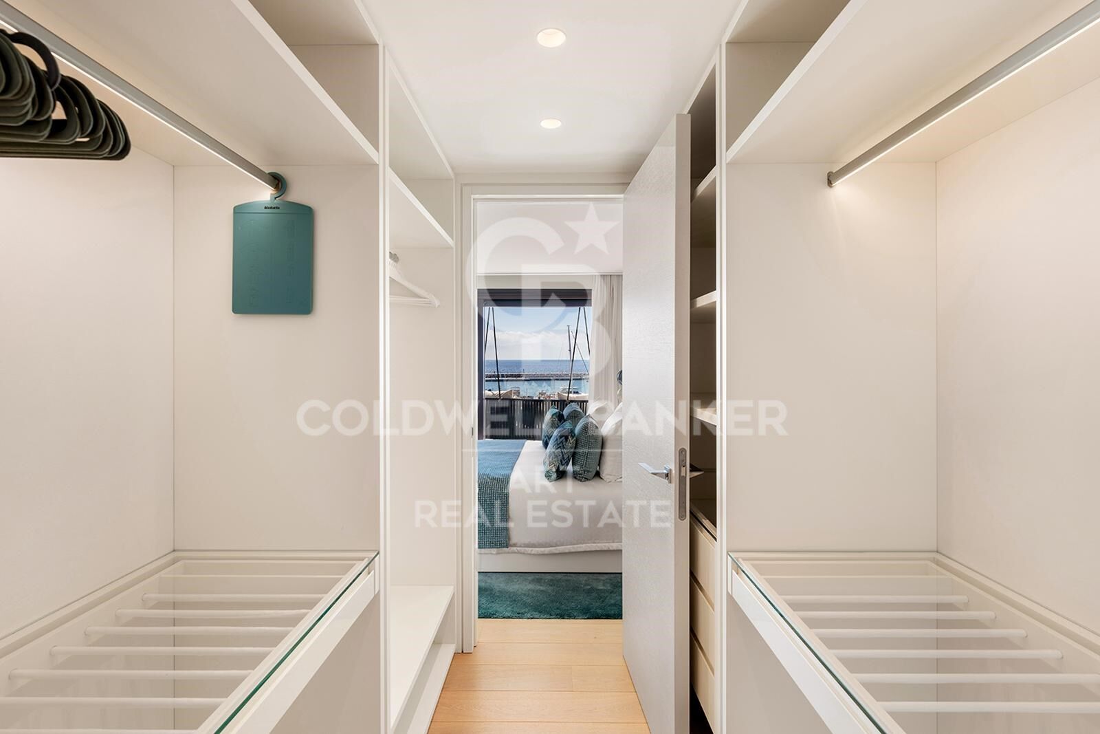 Apartamento elegante junto al mar en Puerto Banús, Marbella