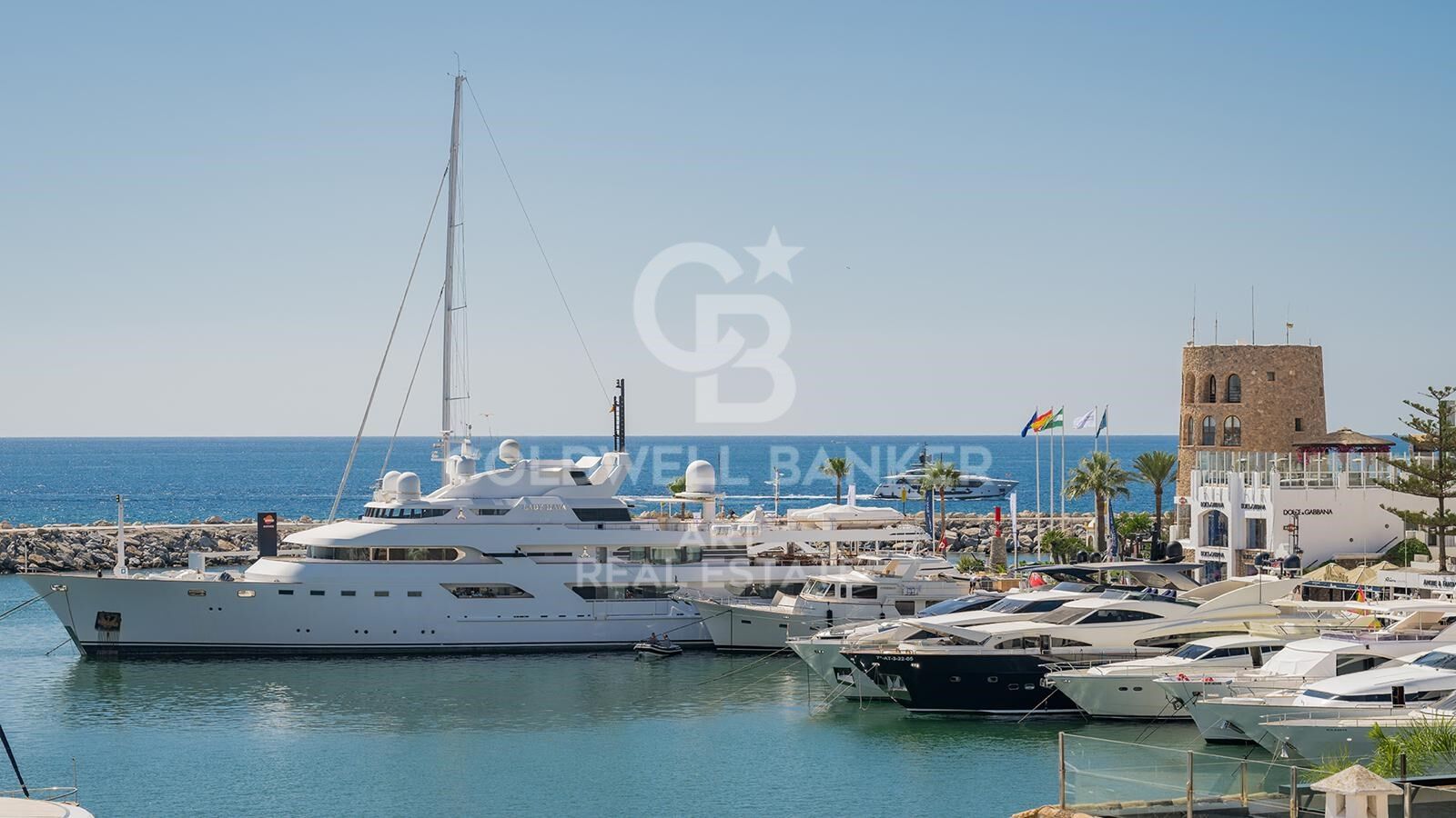 Apartamento elegante junto al mar en Puerto Banús, Marbella