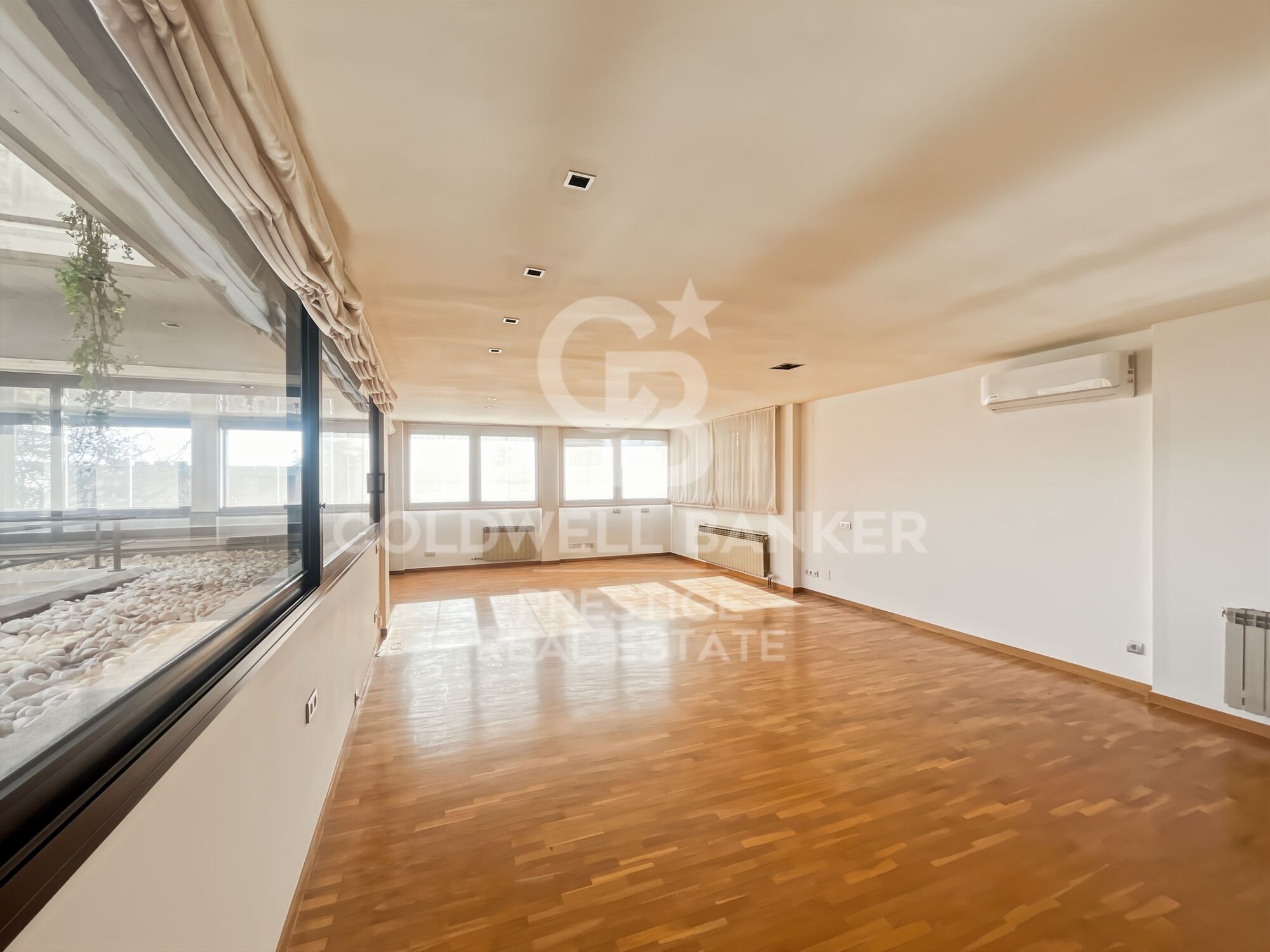 Appartement à louer à Finestrelles avec 2 places de parking et piscine communautaire