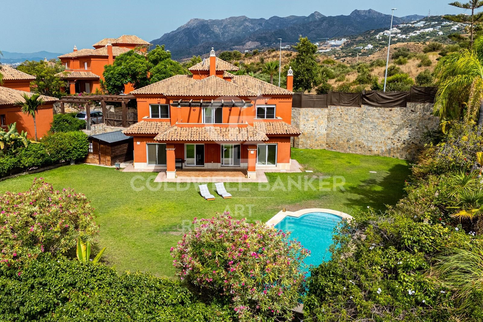 Elegant frontline golf villa in Marbella with timeless Mediterranean charm