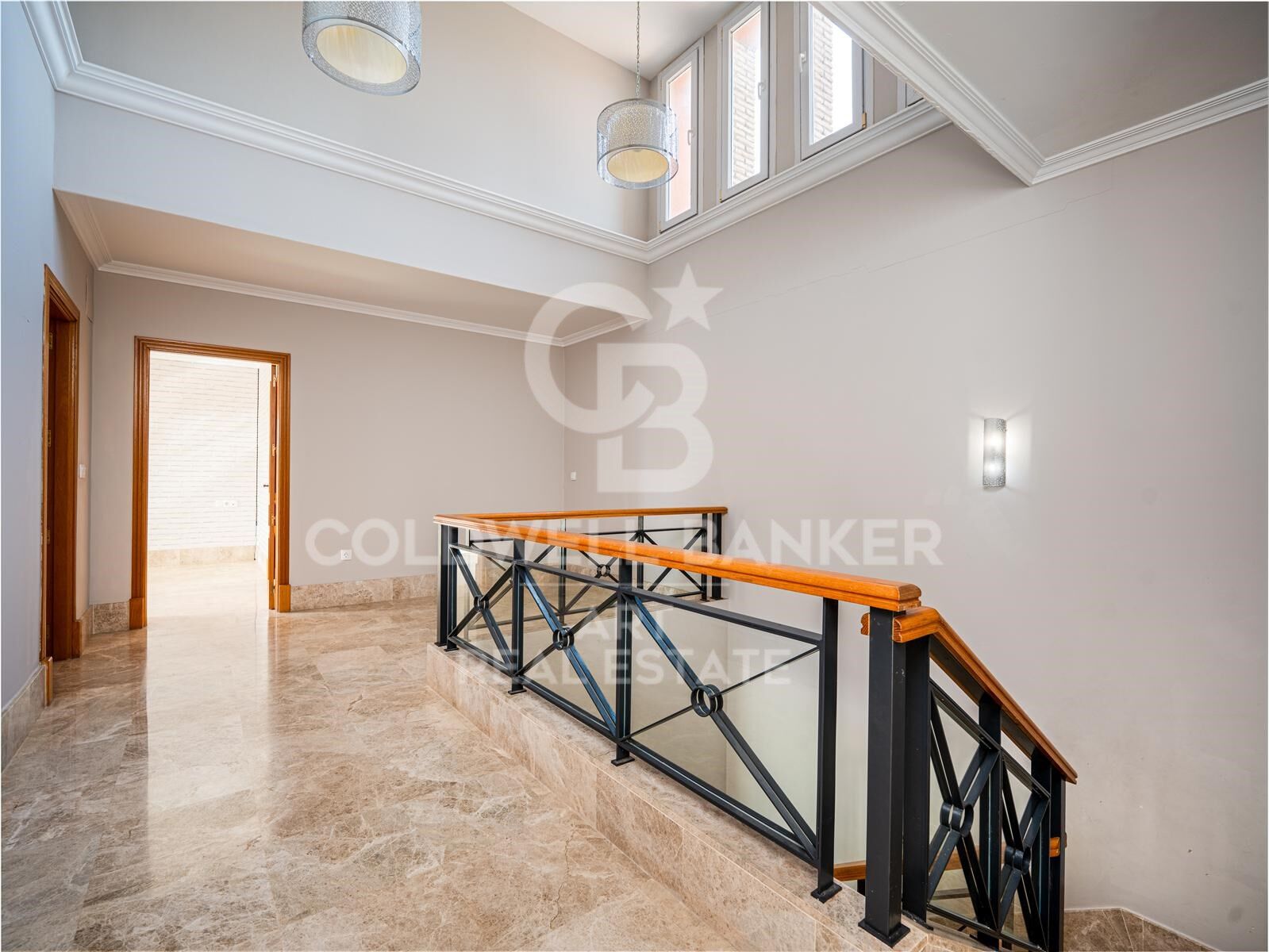 Elegant frontline golf villa in Marbella with timeless Mediterranean charm