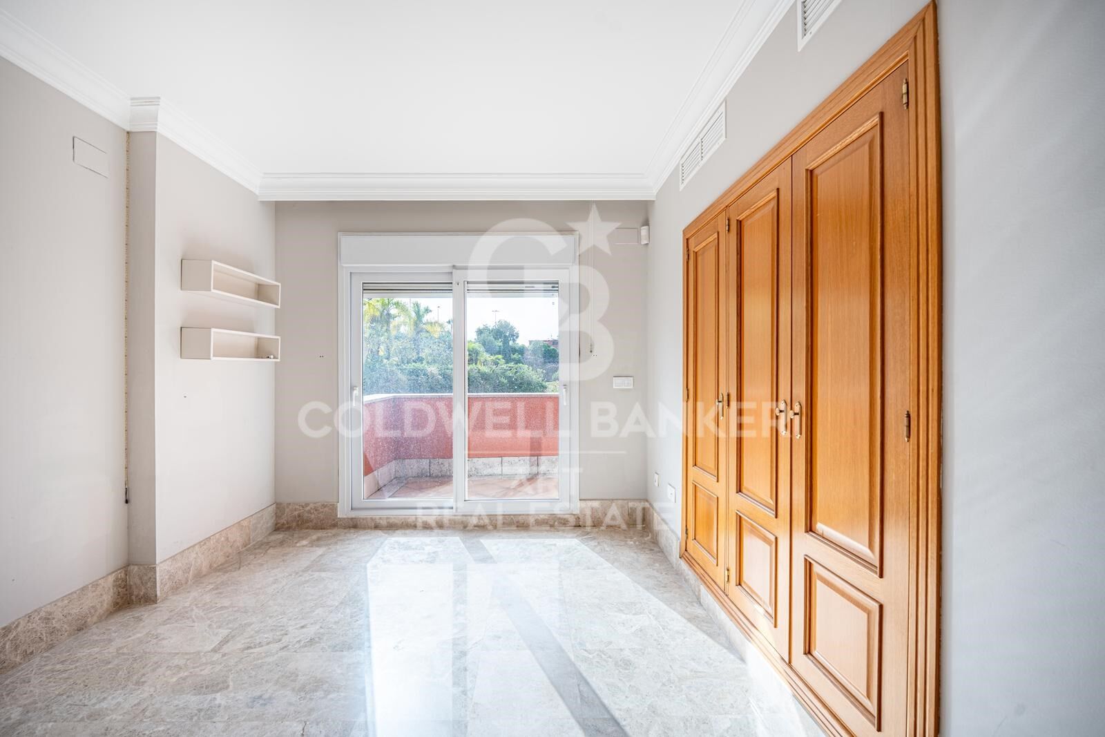 Elegant frontline golf villa in Marbella with timeless Mediterranean charm