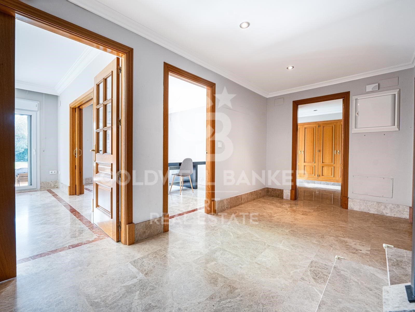 Elegant frontline golf villa in Marbella with timeless Mediterranean charm