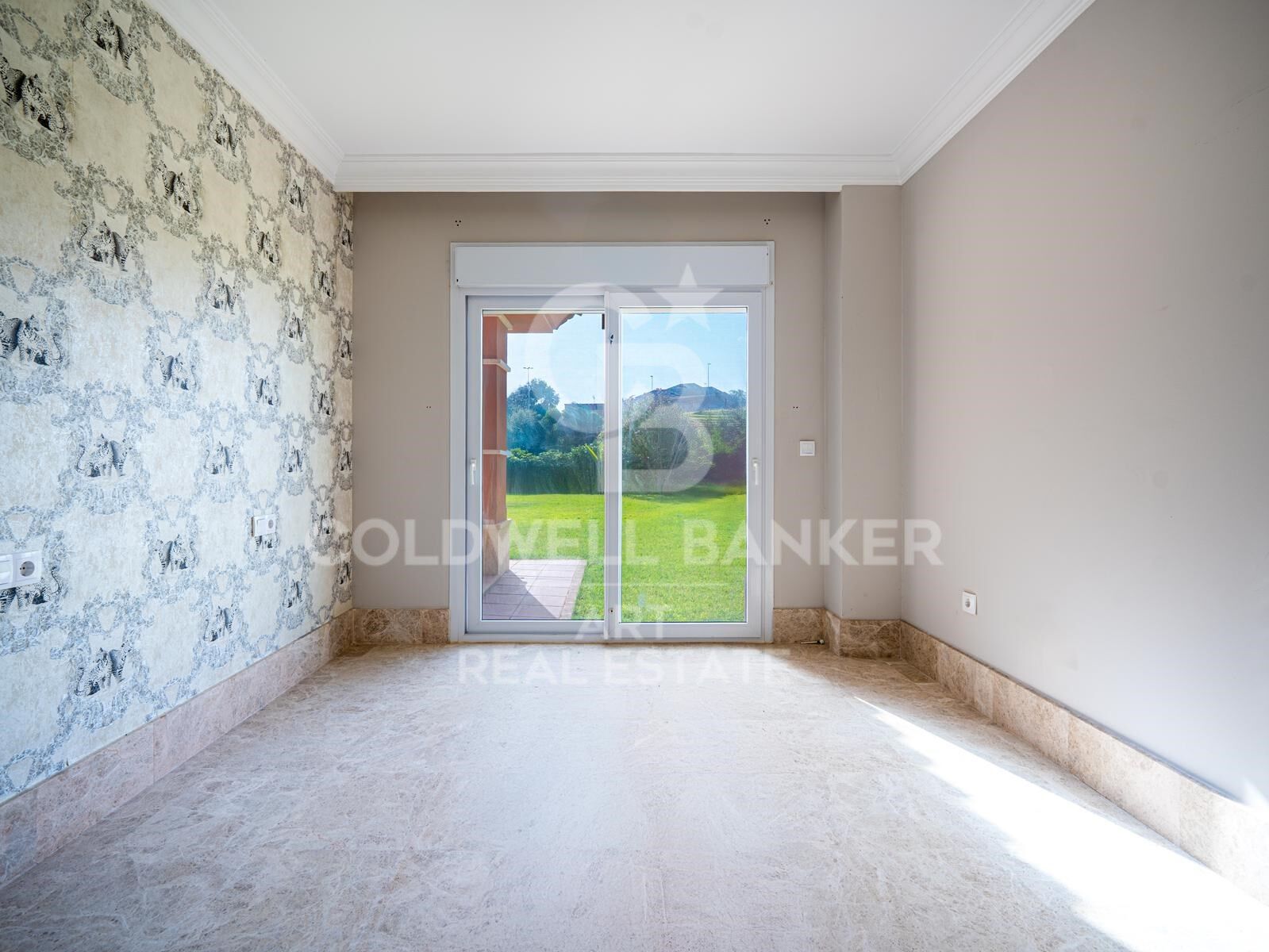 Elegant frontline golf villa in Marbella with timeless Mediterranean charm