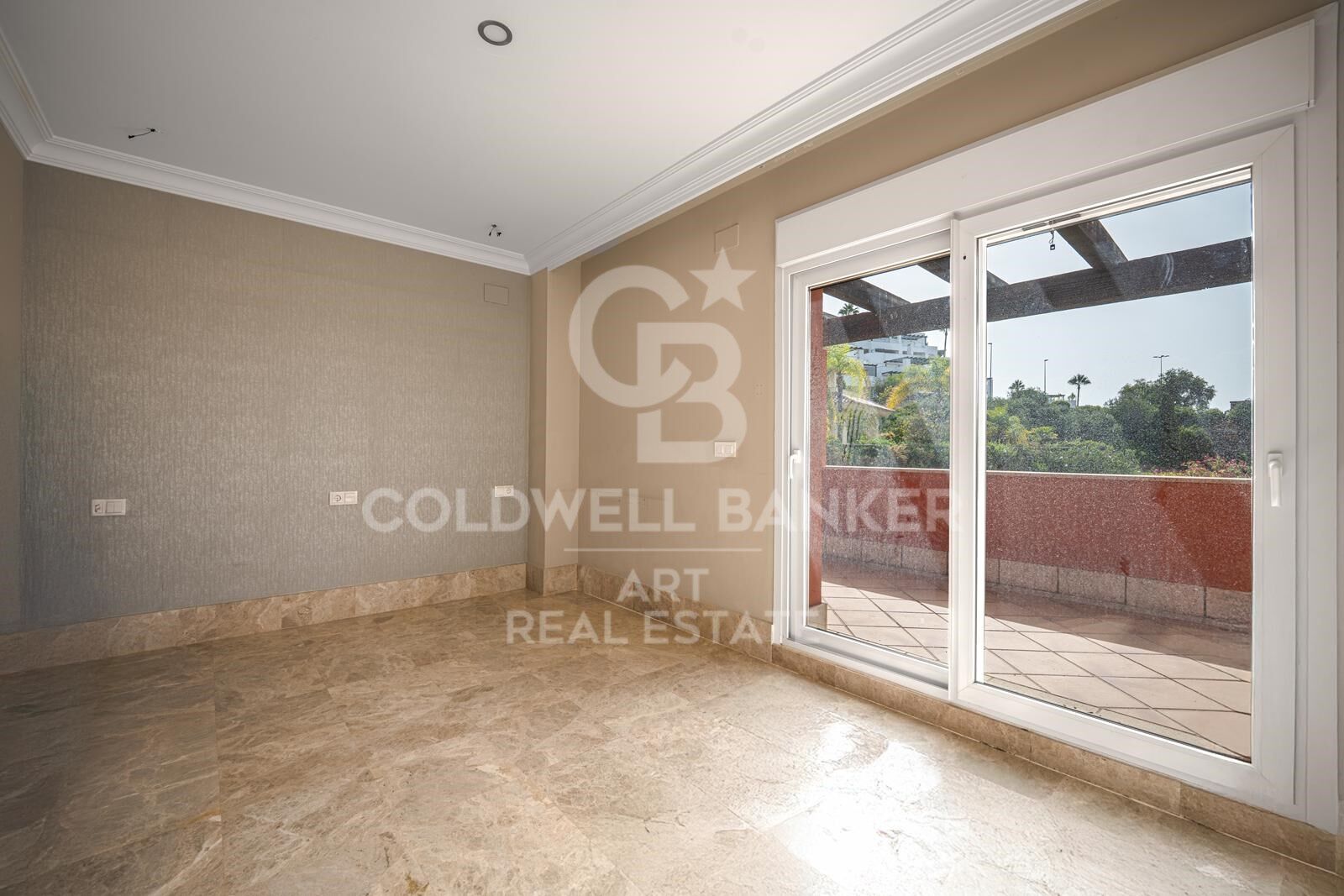 Elegant frontline golf villa in Marbella with timeless Mediterranean charm