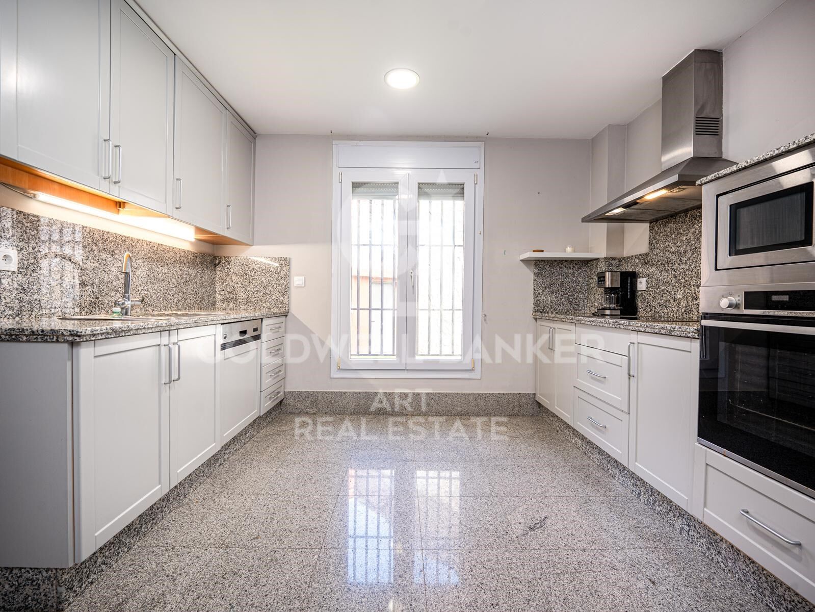 Elegant frontline golf villa in Marbella with timeless Mediterranean charm