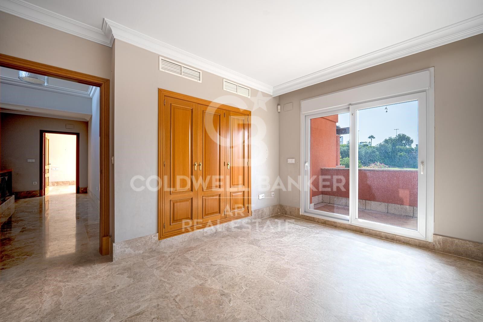 Elegant frontline golf villa in Marbella with timeless Mediterranean charm