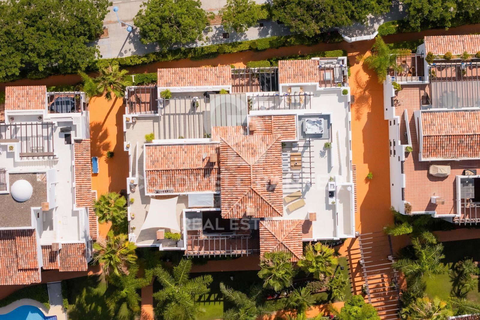 Impresionante ático dúplex reformado en segunda línea de playa en San Pedro