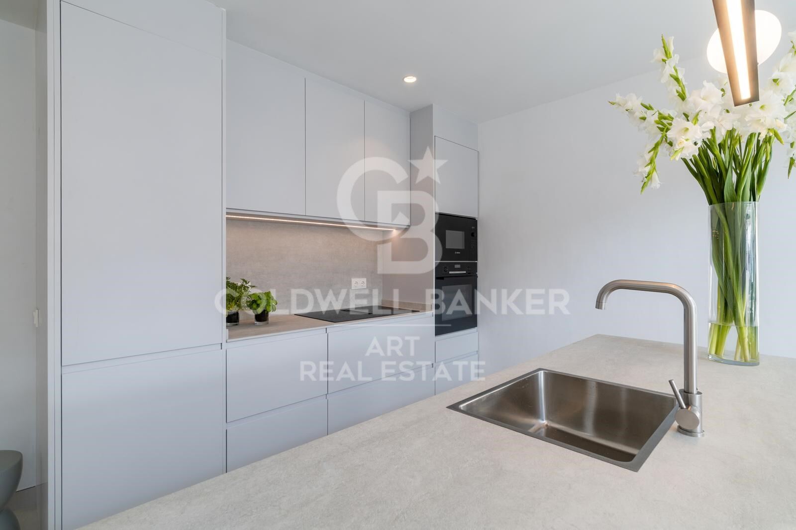 Superbe penthouse duplex rénové à deux pas de la plage à San Pedro