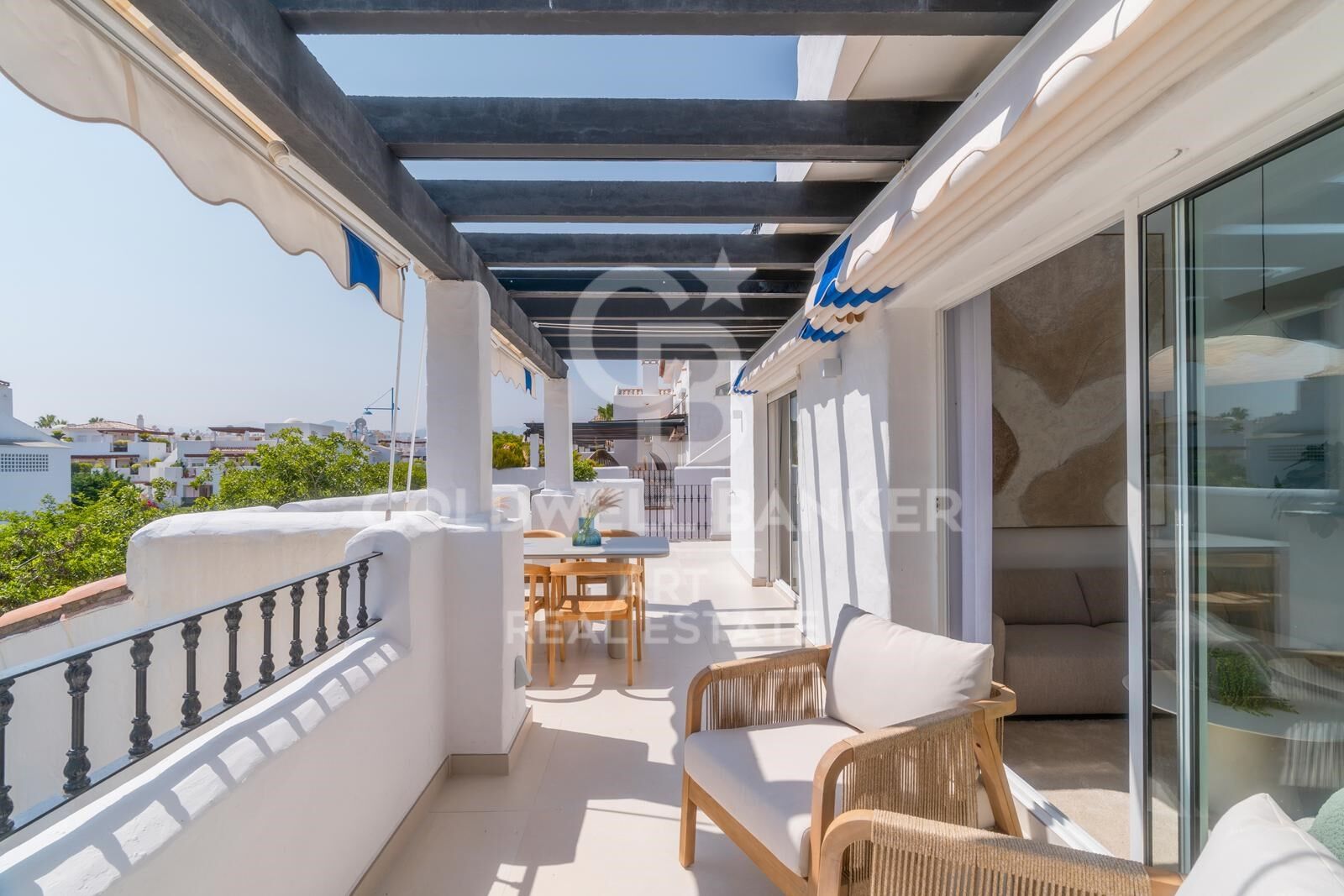 Superbe penthouse duplex rénové à deux pas de la plage à San Pedro