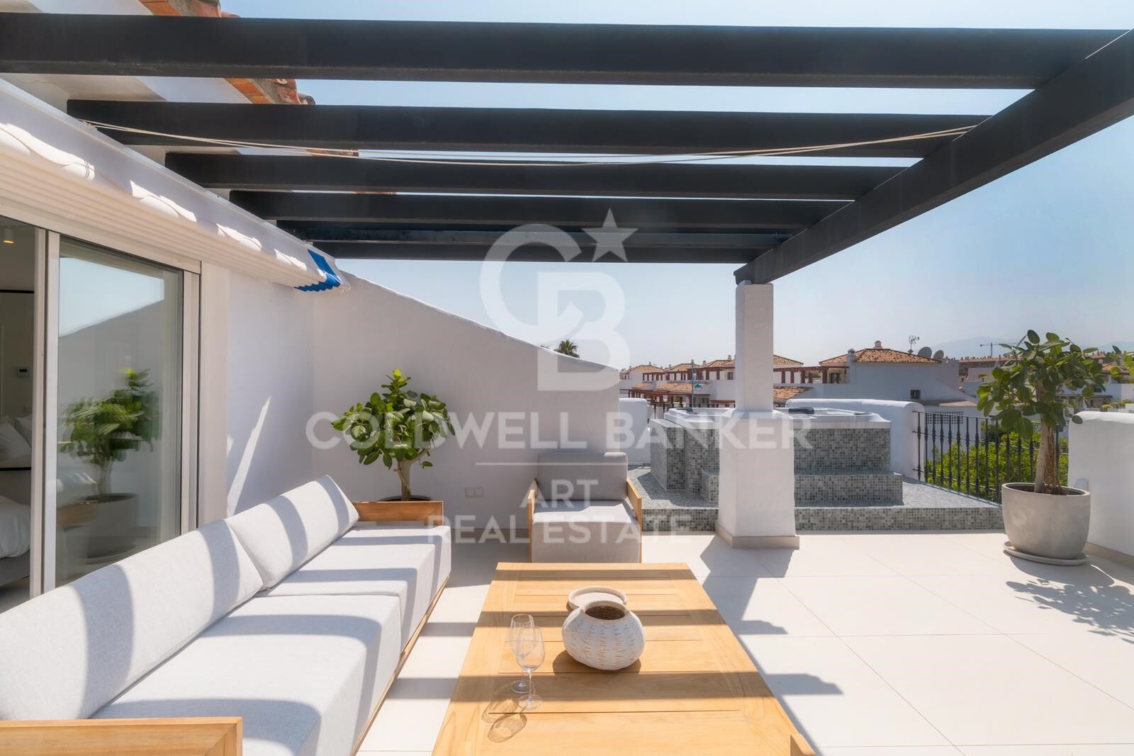 Superbe penthouse duplex rénové à deux pas de la plage à San Pedro