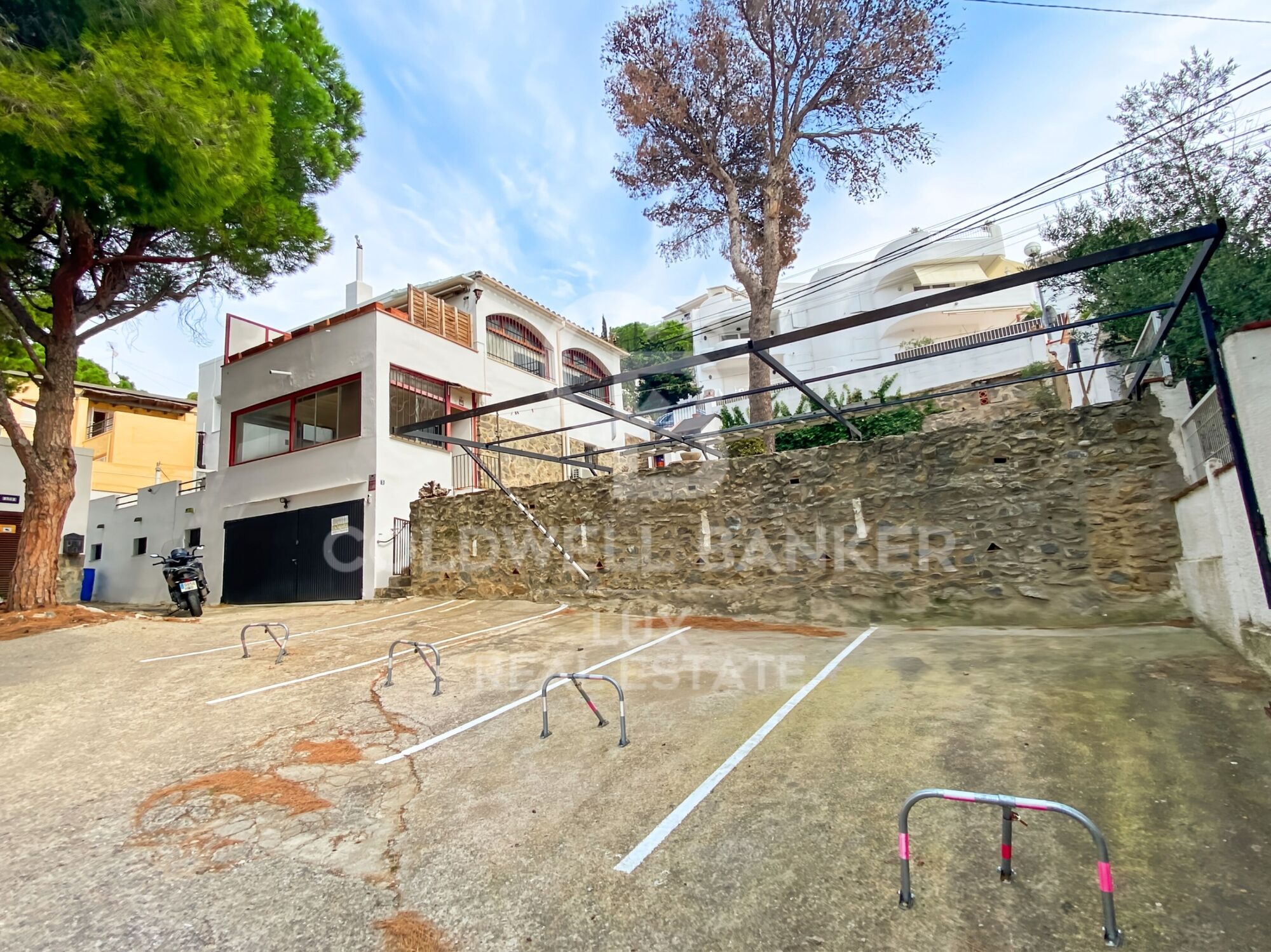 Casa con garaje, terraza y cerca de la playa