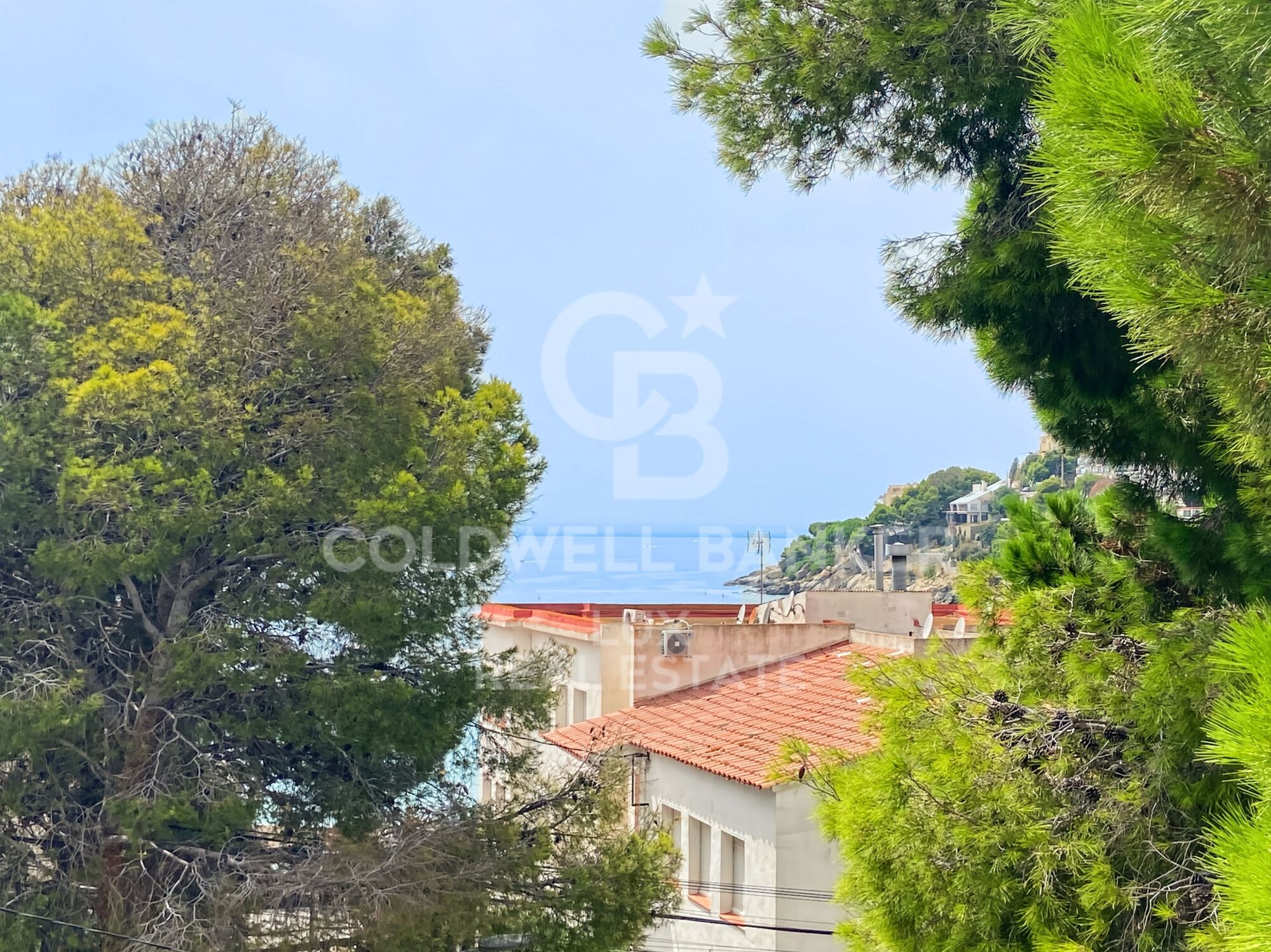 Casa con garaje, terraza y cerca de la playa
