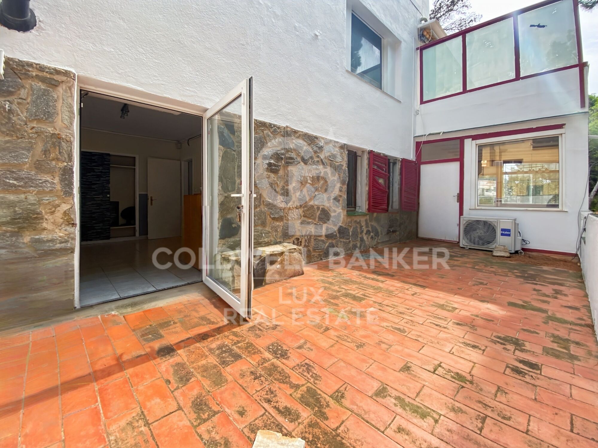 House with garage, terrace and close to the beach
