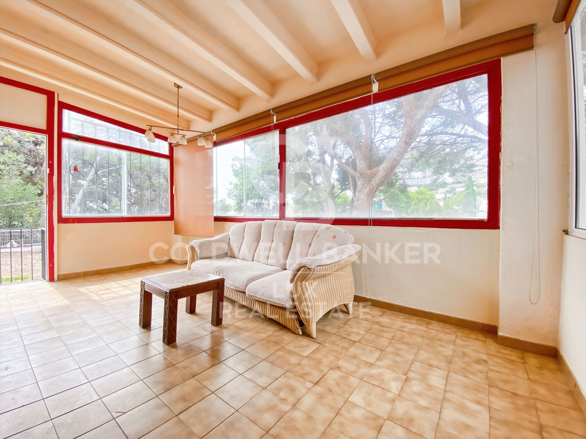 House with garage, terrace and close to the beach