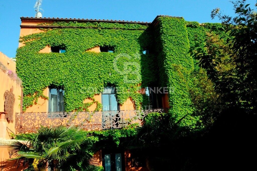 Exclusive maison de village à vendre située au centre de Palafrugell.